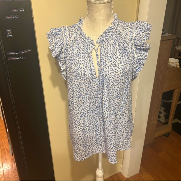 NWT GAP Flutter Sleeve Split Neck Tie Flower Blouse/ Shirt Size Medium - Picture 2 of 11